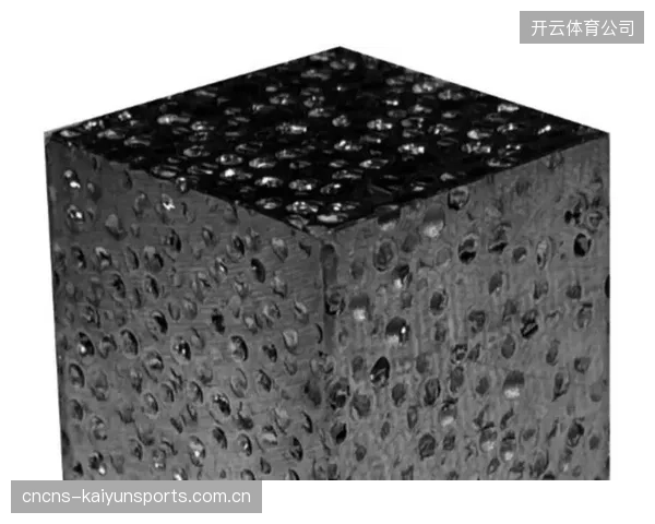 航空级吸能技术正在“降维”进入体育产业，高密度防切割海绵的多层复合结构正是这一趋势的最直接体现